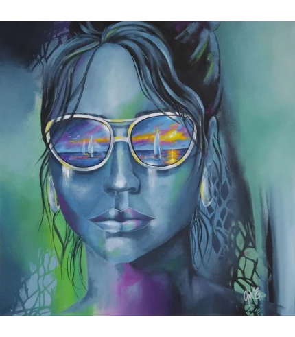 „Winterblues“ – Originalkunstwerk von Elisabeth Suter, blaues Frauenporträt mit Sonnenbrille, in der sich Segelboote und ein farbiger Sonnenuntergang spiegeln